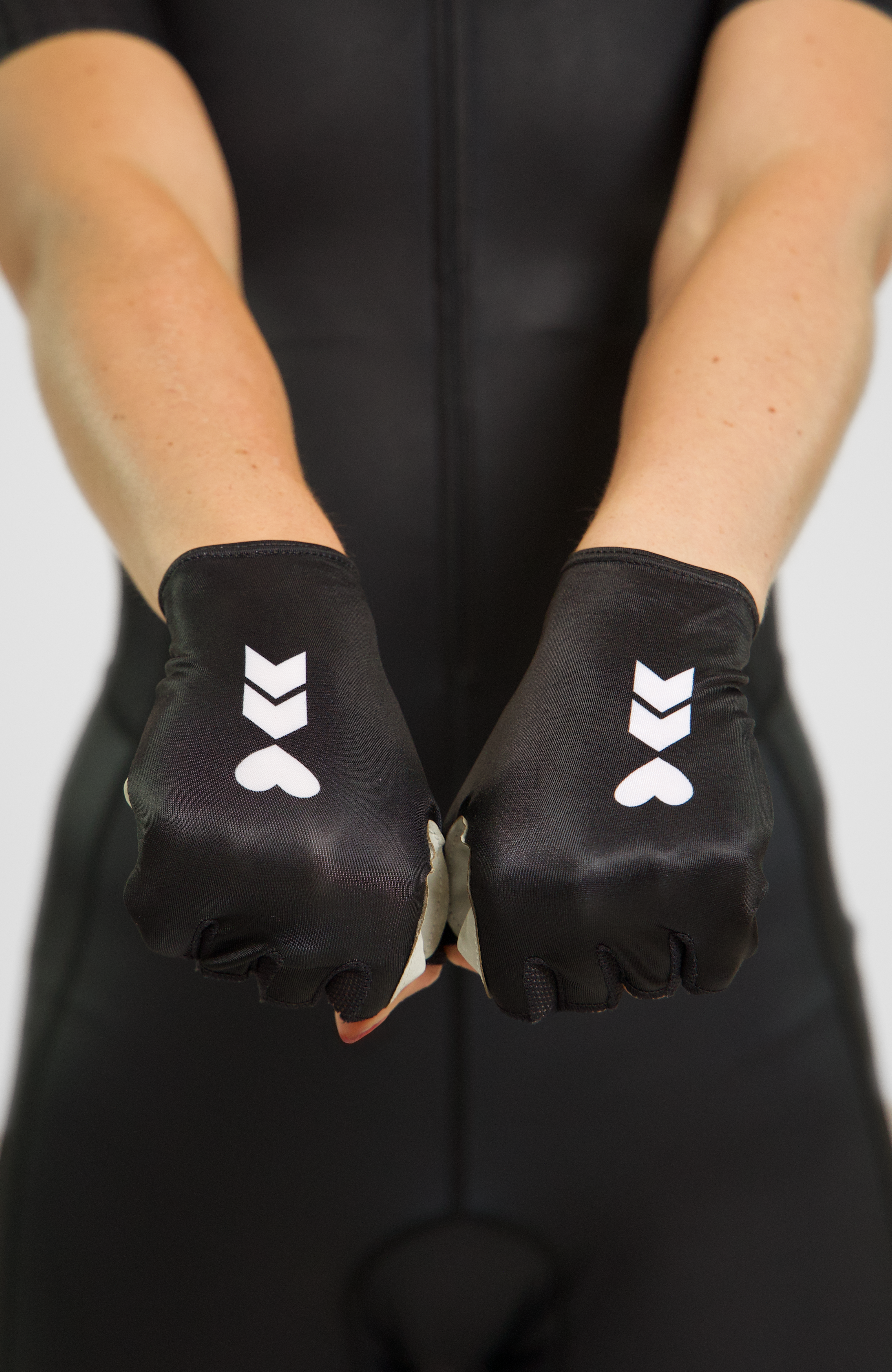 Coeur Sports Black Versa Cycling Glove